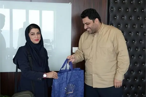 تقدیر مدیرعامل پتروشیمی مروارید از بانوی قهرمان جمی
