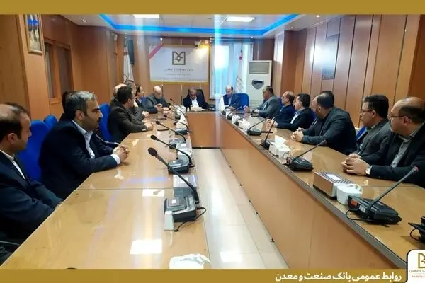 تأکید بر توسعه خدمات اعتباری و جذب مشتریان در بازدید مدیران ارشد بانک صنعت و معدن از مدیریت استانی آذربایجان‌شرقی
