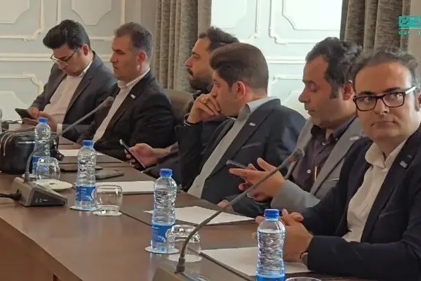 همایش فصلی شبکه فروش بیمه دی استان  کرمانشاه در هتل آزادگان برگزار شد