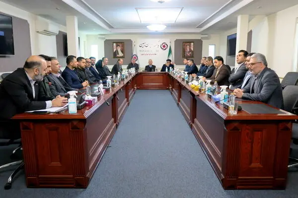 برگزاری نشست های صمیمی هیأت سرپرستی بانک ایران زمین با کارکنان واحدهای ستادی
