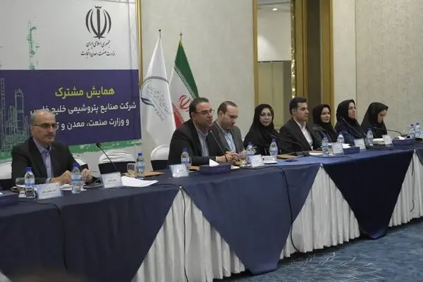 نقش بی‌بدیل شرکت صنایع پتروشیمی خلیج‌فارس در ارزآوری/ یک لاین ویژه برای تامین ارز شرکت‌های پتروشیمی ایجاد شد
