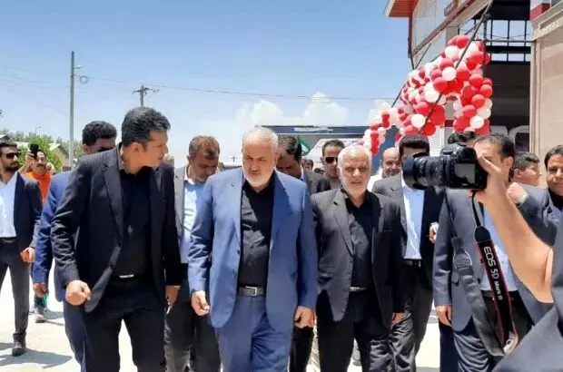 افتتاح شرکت پلاستیک کاران اطلس زاگرس و سایت جدید خودروسازی فردا موتورز با تسهیلات بانک صنعت و معدن و بازدید از چندین واحد تولیدی در بروجرد

