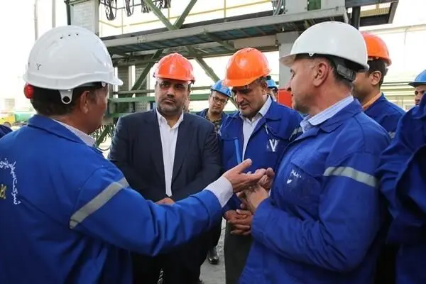بازدید مدیرعامل پتروشیمی شازند از روند نصب راکتور پنجم اتوکسیلات
