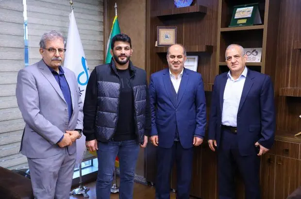 قدردانی از «حسن یزدانی» در بانک دی
