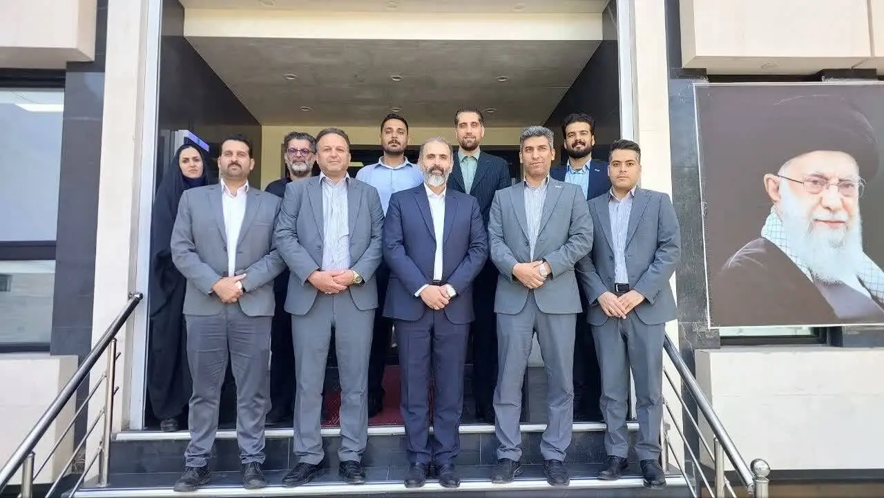 سفر سرپرست منطقه مرکز کشور به شهرستان کاشان و دیدار با پرسنل شعبه و مسئولین بنیاد شهید این شهرستان

