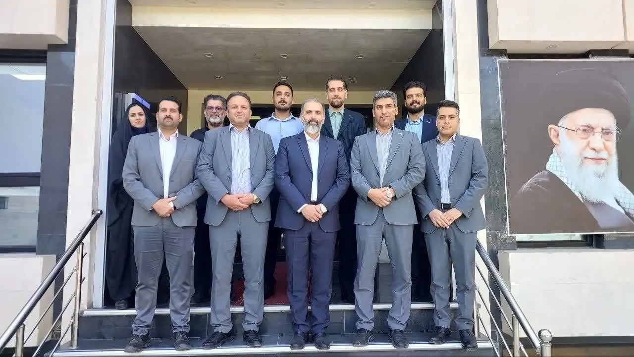 سفر سرپرست منطقه مرکز کشور به شهرستان کاشان و دیدار با پرسنل شعبه و مسئولین بنیاد شهید این شهرستان
