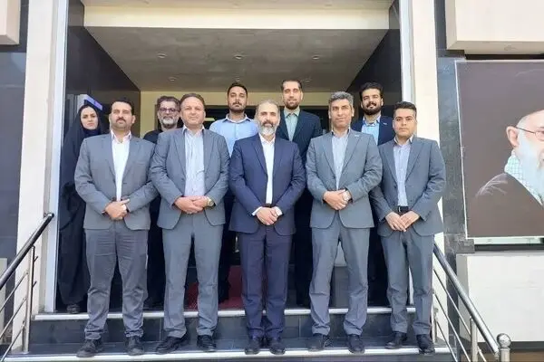 سفر سرپرست منطقه مرکز کشور به شهرستان کاشان و دیدار با پرسنل شعبه و مسئولین بنیاد شهید این شهرستان
