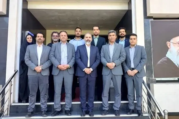 سفر سرپرست منطقه مرکز کشور به شهرستان کاشان و دیدار با پرسنل شعبه و مسئولین بنیاد شهید این شهرستان
