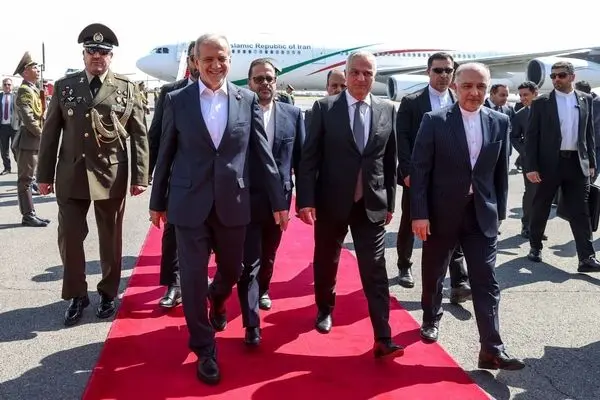 مسعود پزشکیان وارد ایروان شد؛ امضای چند سند همکاری دوجانبه در دستور کار
