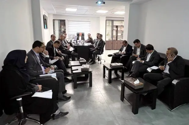 برگزاری جلسه ماهانه روسای شعب استان یزد و کرمان بانک ایران زمین
