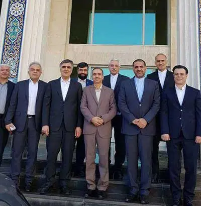 بازدید رئیس کل بانک مرکزی از شعبه بانک ملی ایران در مسقط
