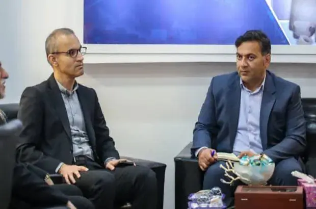حضور مدیرعامل شرکت پتروشیمی خوزستان در غرفه هلدینگ خلیج فارس
