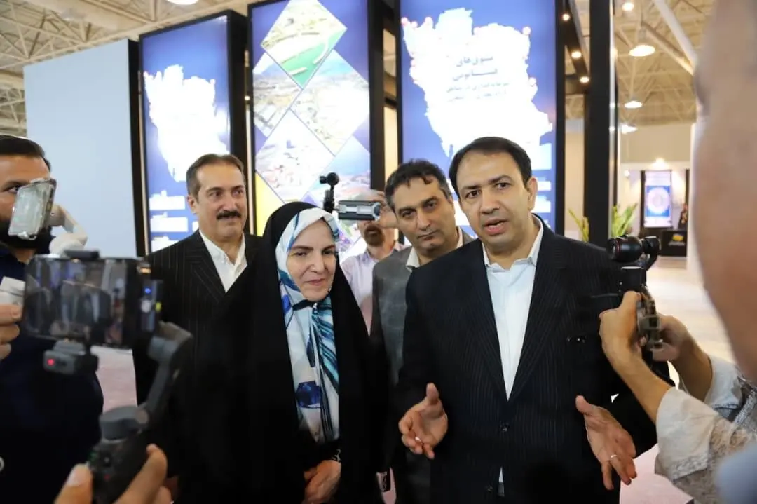 حضور مشاور رئیس‌جمهور در پاویون اختصاصی مناطق آزاد در ششمین نمایشگاه بین‌المللی حمل و نقل و لجستیک
