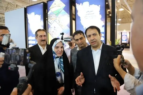 حضور مشاور رئیس‌جمهور در پاویون اختصاصی مناطق آزاد در ششمین نمایشگاه بین‌المللی حمل و نقل و لجستیک
