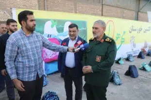 حرکت گسترده شرکت فولاد اکسین خوزستان با توزیع اقلام آموزشی برای پیشرفت سرمایه‌های کشور/ کار ارزشمند فولاد اکسین در توزیع ۲هزار بسته آموزشی قابل تحسین است
