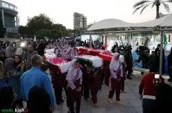 پاسخ جامعه‌ی فرهنگیان کیش به شبکه‌های معاند: یاد شهدای غواص بر سینه‌ی دانش‌آموزان جزیره ثبت است
