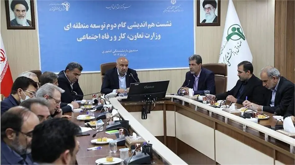 ضرورت تقویت بنادر خشک و انتقال بار به داخل سرزمین برای کاهش هزینه‌های ترخیص و رونق مناطق کمتر توسعه‌یافته
