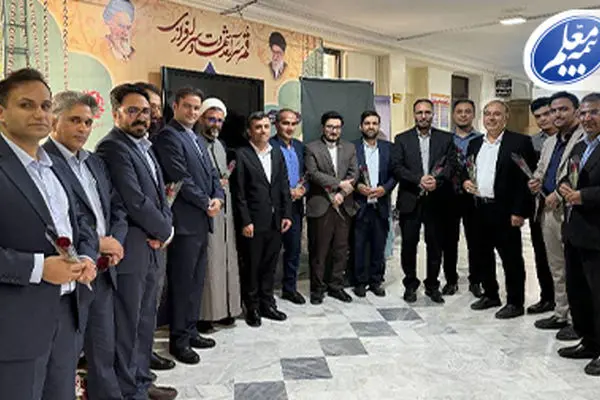 دیدار معاون مالی و سرمایه‌گذاری بیمه معلم با مدیرکل آموزش و پرورش استان قم
