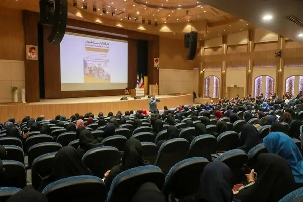 کارگاه آموزشی «ارتباط مؤثر» ویژه آموزگاران منطقه آزاد اروند برگزار شد