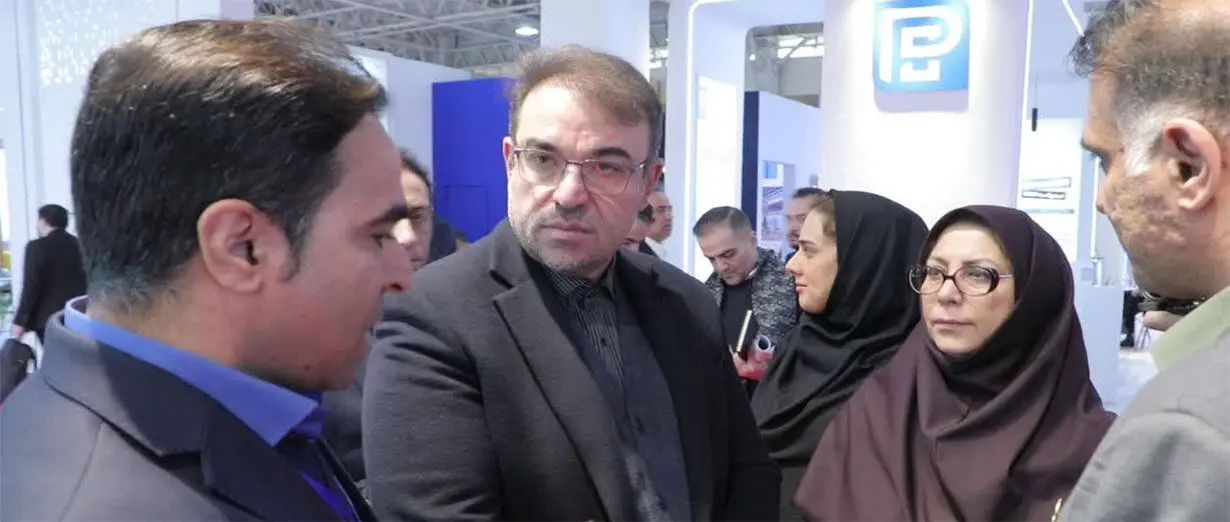 بازدید معاون وزیر صمت از غرفه پتروشیمی خوزستان
