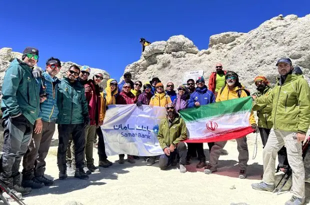 صعود تیم کوهنوردی بانک سامان به بام ایران
