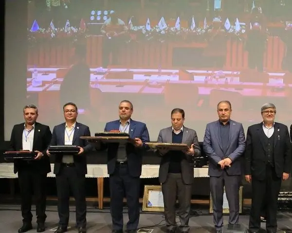 قدردانی از روسای موفق شعب بانک کشاورزی
