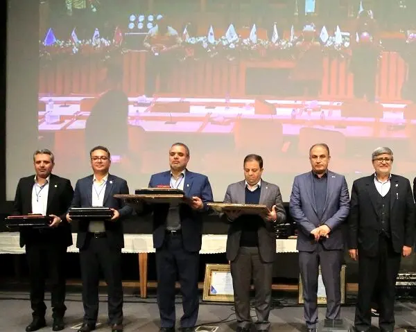 قدردانی از روسای موفق شعب بانک کشاورزی
