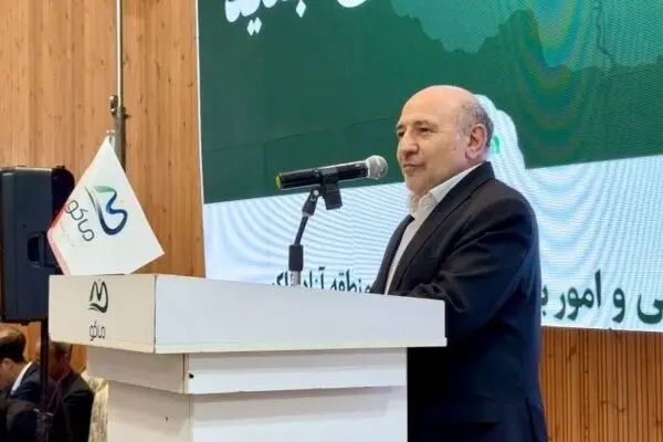 تجلیل منطقه آزاد ماکو از معلمان نمونه و تأکید بر هوشمندسازی مدارس
