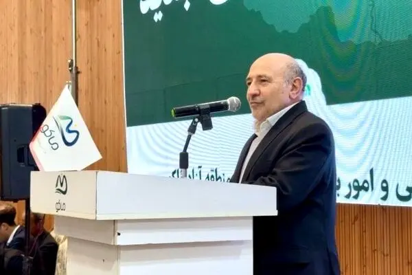 تجلیل منطقه آزاد ماکو از معلمان نمونه و تأکید بر هوشمندسازی مدارس
