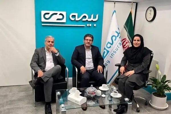 بازدید مدیر پشتیبانی بیمه دی از ساختمان جدید  در قزوین/اهدای لوح تقدیر به همکار شعبه قزوین  

