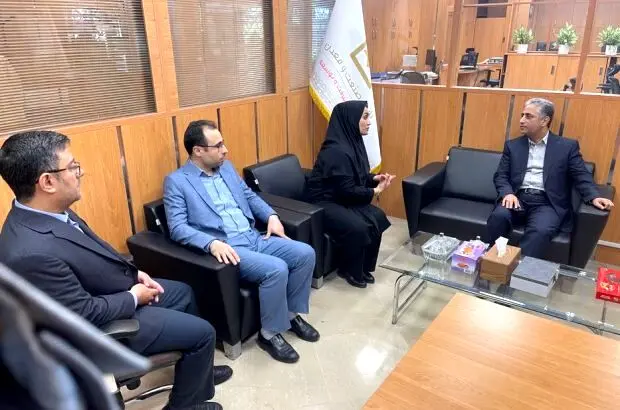 بازدید مدیرعامل بانک صنعت و معدن از شعبه بورس کالای ایران
