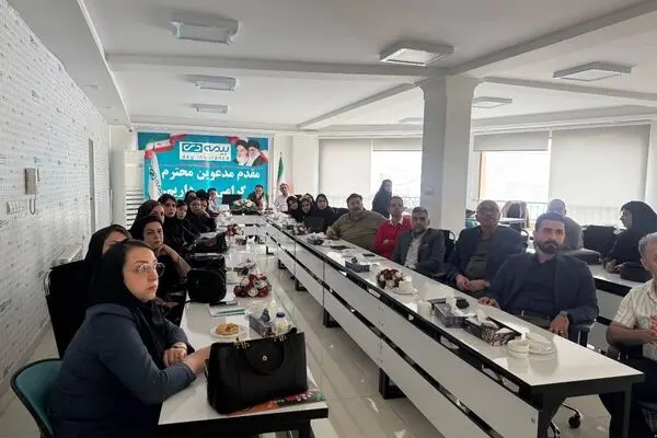 نشست مدیر بیمه دی استان گیلان با کارکنان شبکه فروش رشت 