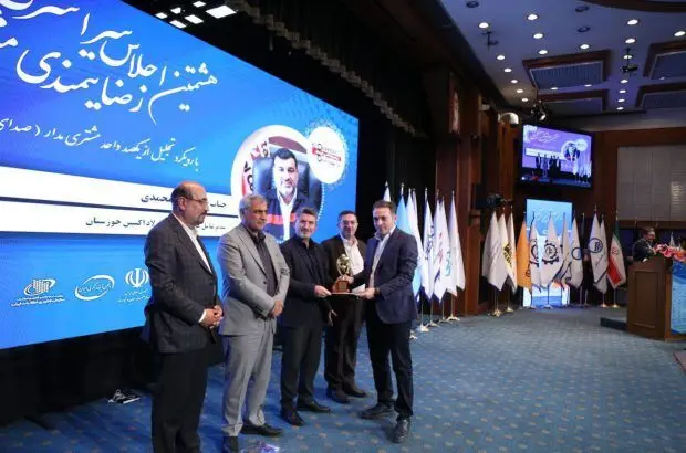 تندیس زرین مشتری‌مداری برای شرکت فولاد اکسین خوزستان
