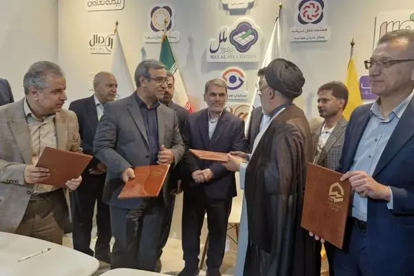 تفاهم‌نامه احداث ۵۰۰ مگاوات نیروگاه خورشیدی میان استانداری خراسان رضوی، موسسه اعتباری ملل و شرکت‌های برق خراسان امضا شد

