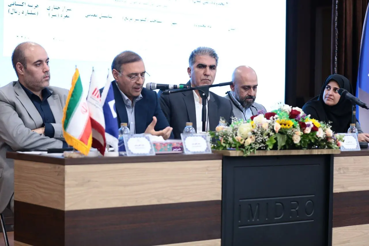 پاسخگوی سرمایه گذاران در فرآیند مشارکت پروانه های اکتشاف هستیم
