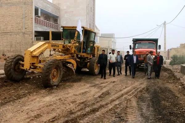 بازدید معاون عمرانی سازمان منطقه آزاد اروند از عملیات بهسازی و آسفالت ۳۰ معبر کوی نیرو
