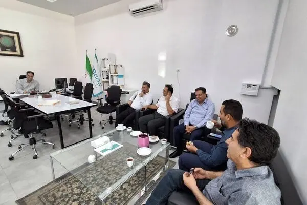 نشست ماهانه نمایندگان بیمه دی استان یزد برگزار شد/تقدیر از نماینده برتر فروش بیمه های زندگی
