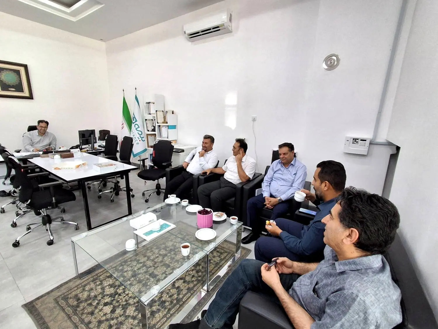 نشست ماهانه نمایندگان بیمه دی استان یزد برگزار شد/تقدیر از نماینده برتر فروش بیمه های زندگی