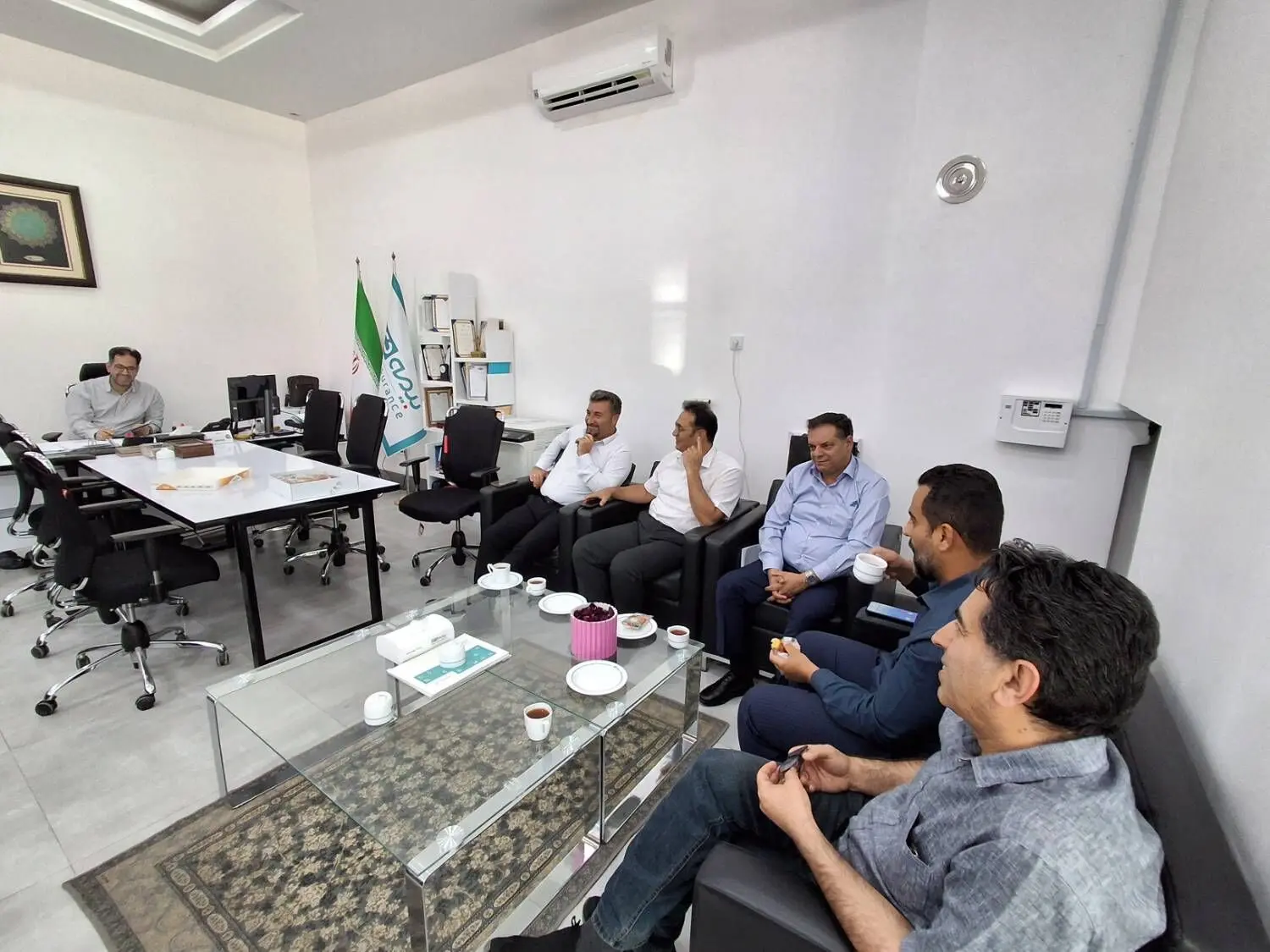 نشست ماهانه نمایندگان بیمه دی استان یزد برگزار شد/تقدیر از نماینده برتر فروش بیمه های زندگی