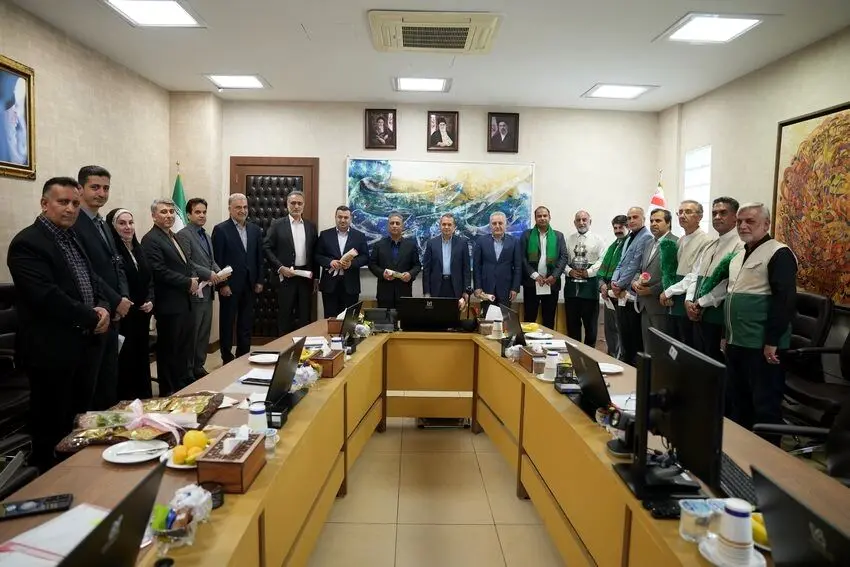 تکریم همکاران سادات و برگزاری جشن عید غدیر در بانک صنعت و معدن