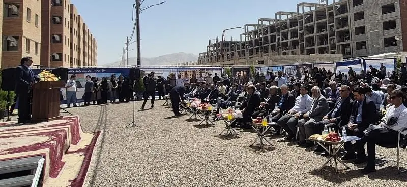 تحویل کلید ۷۷۵۲ واحد مسکونی به خانواده های کرمانی/ تقدیر مدیرکل راه و شهرسازی استان کرمان از عملکرد بانک مسکن
