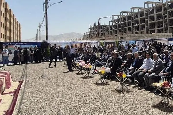تحویل کلید ۷۷۵۲ واحد مسکونی به خانواده های کرمانی/ تقدیر مدیرکل راه و شهرسازی استان کرمان از عملکرد بانک مسکن
