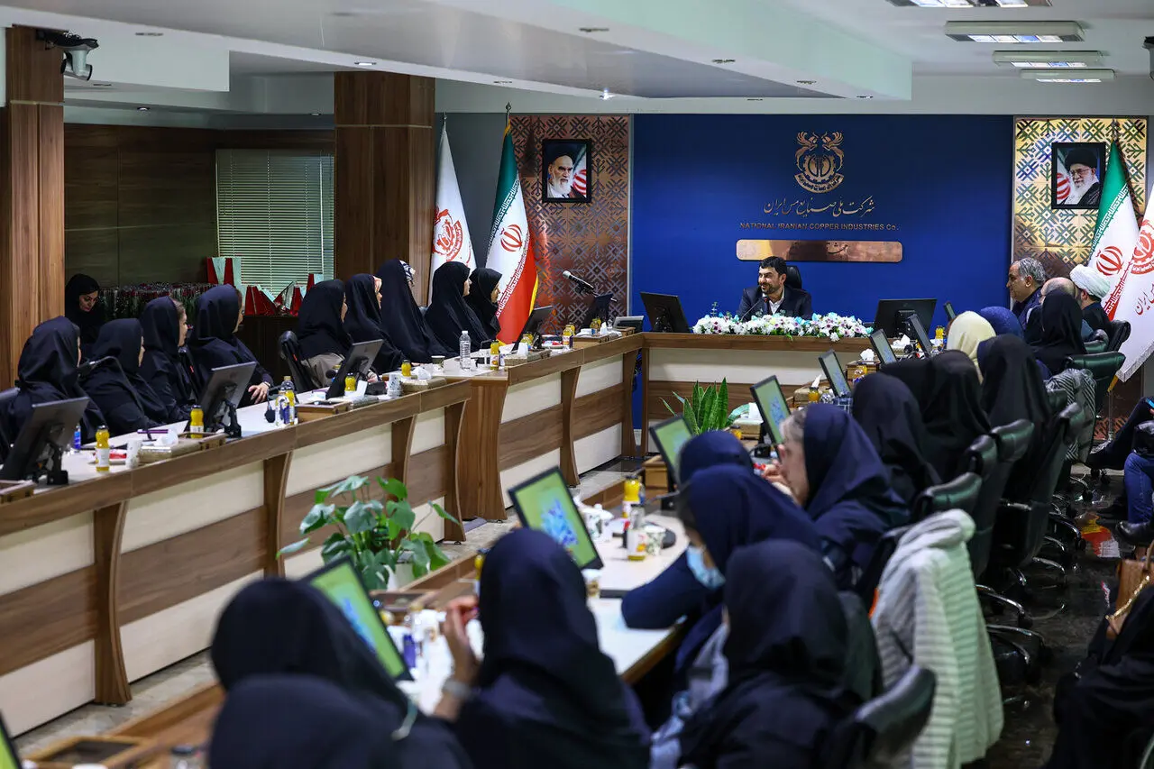 آیین گرامیداشت مقام زن با حضور مدیرعامل شرکت ملی مس برگزار شد
