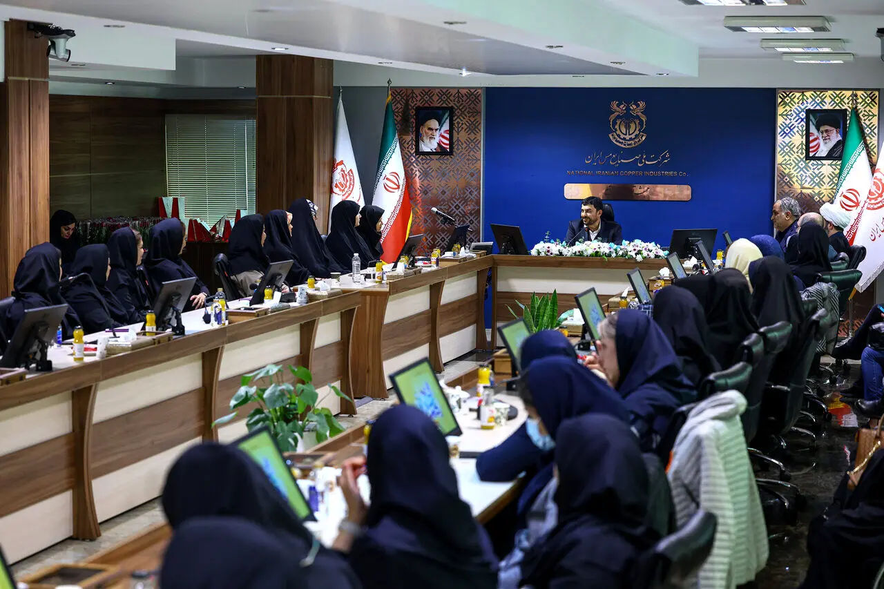 آیین گرامیداشت مقام زن با حضور مدیرعامل شرکت ملی مس برگزار شد
