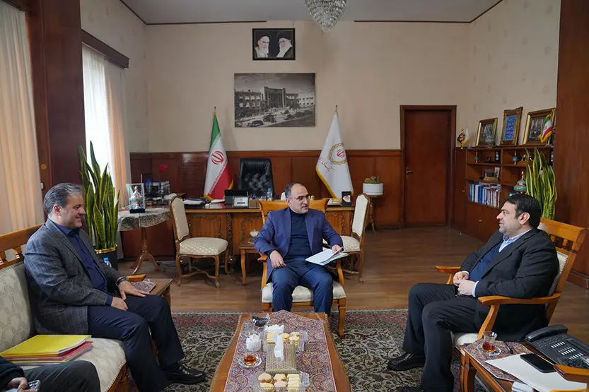 تاکید نجارزاده بر ادامه مسیر خروج بانک ملی ایران از بنگاه داری/منابع حاصل از واگذاری ها صرف ارتقای کیفیت خدمات می شود
