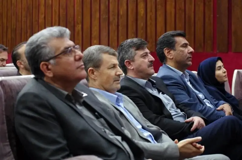 جلسه هماندیشی مدیران و متخصصان حوزه فناوری شرکتهای پتروشیمی کشور حول جایزه نوآوری رویداد ملی پتروفن